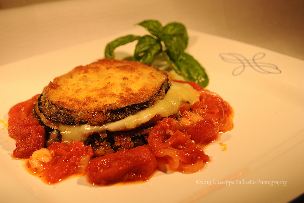 Parmigiana of aubergines, easy and inviting dish from Southern Italy